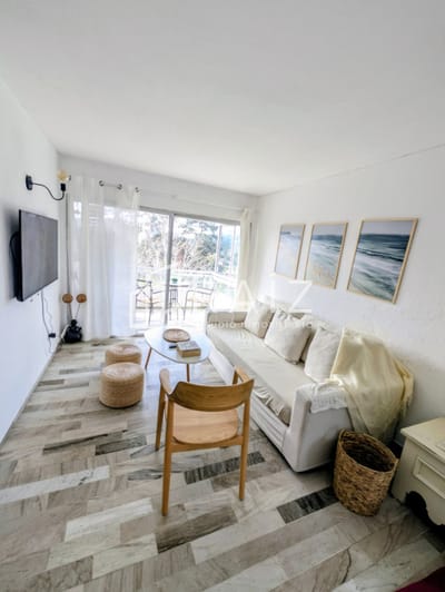 Apartamento de 3 dormitorios en venta en Punta del Este, bajos gastos comunes.