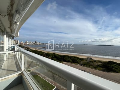 APARTAMENTO EN VENTA 3 DORMITORIOS y DEPENDENCIA PLAYA MANSA