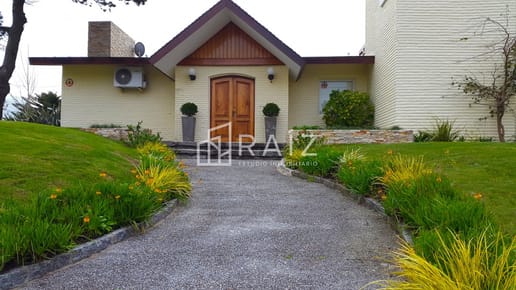 EXCELENTE CASA DE 5 DORMITORIOS