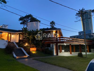 HERMOSA CASA DISPONIBLE POR LA TEMPORADA.