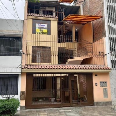 SE VENDE DEPARTAMENTO TERCER PISO  AZOTEA Y AIRES EN SAGITARIO  SURCO