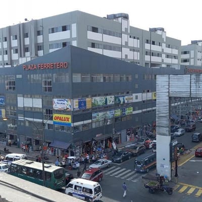 ALQUILO LOCAL COMERCIAL EN ESQUINA DE AV COLONIAL CUADRA