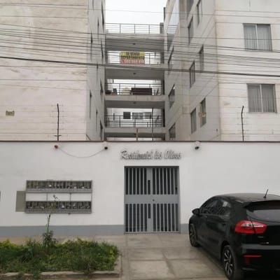 Departamento en er Piso con cochera en Los Olivos