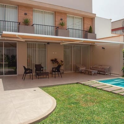 LISTA PARA MUDARTE  HERMOSA CASA CON PISCINA EN SURCO