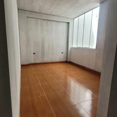 VENTA DE AMPLIO DEPARTAMENTO EN SMP CAQUETA RIMAC UNI