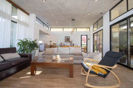 Casa en venta de 3 dormitorios con cochera en La Tahona