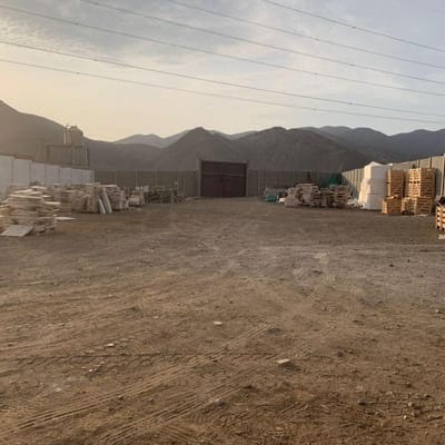 Alquilo terreno industrial m en Caete
