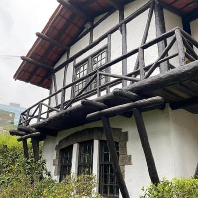 Venta de Casa en El Olivar  Diseada por Arquitecto Malachowsky