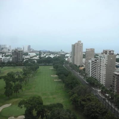 CON ESPECTACULAR VISTA VENDO DEPARTAMENTO FRENTE AL LIMA GOLF