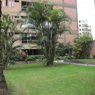FRENTE AL GOLF VENDO DPTO PARCIALMENTE REMODELADO EN SAN ISIDRO
