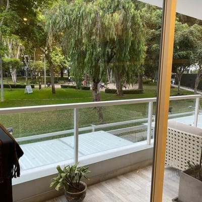 VENDO Este Espectacular y Elegante Departamento con Doble Vista a Parques