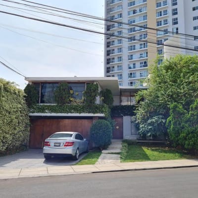 CASA COMO TERRENO O REMODELAR SAN ISIDRO