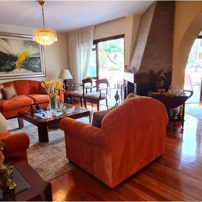 VENTA DE HERMOSA CASA SEMIAMOBLADA Y EQUIPADA EN LA MOLINA VIEJA