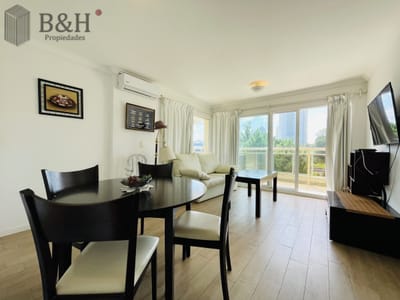 Apartamento de 2 Dormitorios en Aidy Grill a Pocos Metros de Playa Brava - Venta