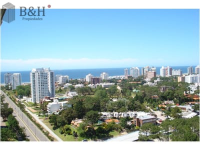 FRENTE A PUNTA SHOPPING, EXCELENTE UBICACIÓN, PISO ALTO VENTA