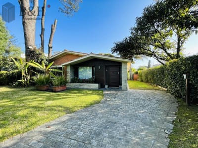 Casa de 3 Dormitorios y Piscina en Playa Mansa, Punta del Este