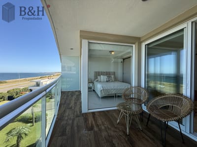Apartamento en Pinares con Parrillero primera linea punta del este