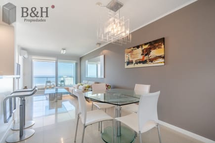 Apartamento de 2 Dormitorios en Playa Brava con Vista al Mar - Venta