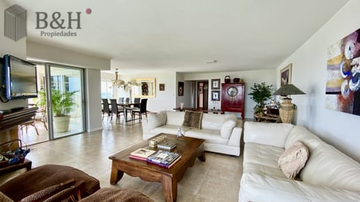 Se vende o alquila Pent-house 3 dormitorios + servicio en barrio Cantegril - Punta del Este