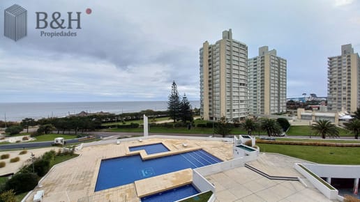 Departamento de 3 dormitorios + dependencia en venta, Playa Mansa. Torre Jefferson,.