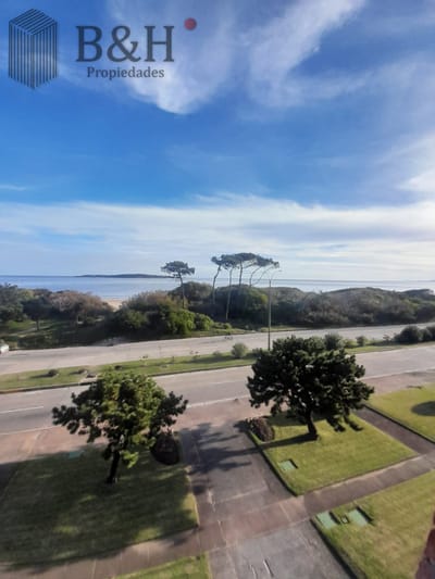 Mansa frente al mar con piscina gym parrilleros  cochera para 3 autos