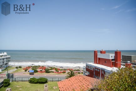 Departamento de 3 dormitorios con terraza  con parrillero en venta, Peninsula, Punta del Este
