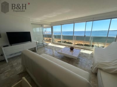 Apartamento de 3 dormitorios con vistas, en venta. Punta del Este