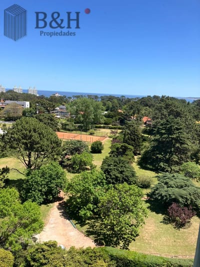 Vende hermoso depto de 3 dormitorios con vista, Punta del Este
