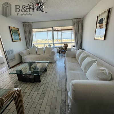 Apartamento en venta, primera linea de la playa brava