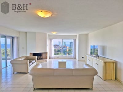 Venta Apartamento en Punta del Este Parquemar Bosque Semipiso en Zona Roosevelt