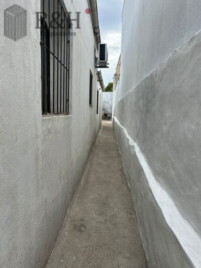 Casa a reciclar a media cuadra de Plaza