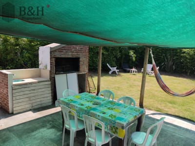 VENDO CASA, 3 DORMITORIOS, 2 BAÑOS, ENORME PATIO CON PARRILLERO, EL TESORO, LA BARRA.