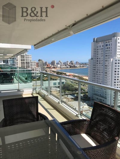Venta de Excelente Apartamento de 3 Dormitorios con Vista al Mar, Playa Mansa, Punta del Este