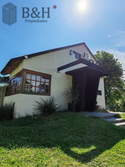 ALQUILO CASA DE 3 DORM. Y 3 BAÑOS  EN PARADA 38 A UNA CUADRA Y MEDIA DEL MAR