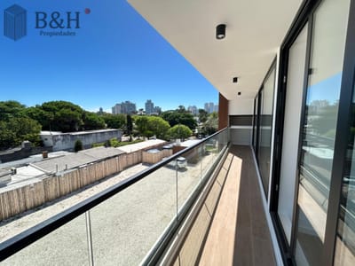 Venta apartamento dos dormitorios Punta del este Playa Mansa Parrillero propio