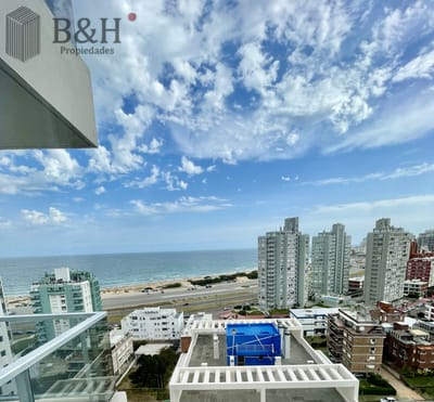 Apartamento en Alquiler Anual   Torre Nueva con Servicios. Vista al Mar