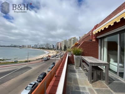 Vende apartamento con vista al mar de 3 dormitorios, Punta del Este