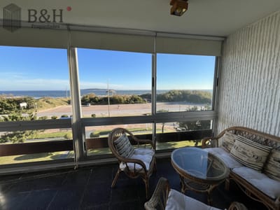 Apartamento en Primera Línea de la Playa Mansa en Alquiler Anual e Invernal con Cochera