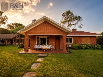 CASA 4 DORMITORIOS EN PLAYA MANSA