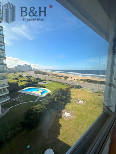Venta de apartamento de 2 dormitorios en Playa Brava, Punta del Este