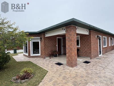 Casa de 3 dormitorios a la venta en Pinares - Playa Mansa