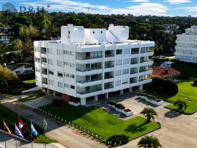 Oportunidad Estratégica en Edificio Arkontes: 2 Dormitorios en primera linea de Brava