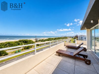 Penthouse de 3 Dormitorios con Barbacoa en Primera Línea del Mar, Playa Brava Punta del Este