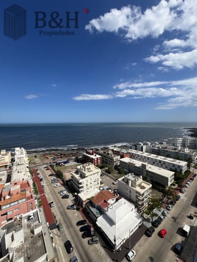 Venta en piso alto PENINSULA