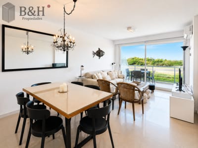 Apartamento de 3 Dormitorios en Primera Línea del Mar, Playa Brava Punta del Este