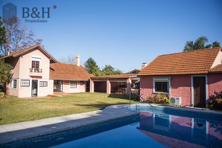 Muy linda casa en venta, zona inmejorable, 3 dormitorios y servicio