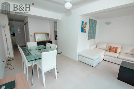 Oportunidad en Venta de Apartamento de planta baja con salida al jardín de tres dormitorios en Playa Montoya