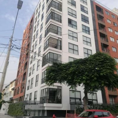 ER PISO FRENTE A PARQUE SEMI AMOBLADO CON AREAS COMUNES EN MAGDALENA
