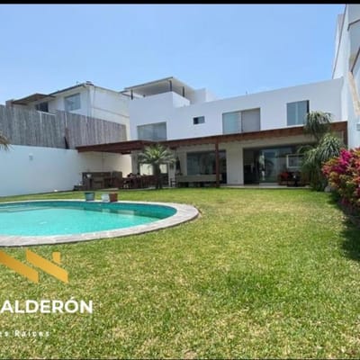 EN VENTA CASA EN VILLA CON PISCINA Y JARDIN