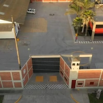 Local Industrial en alquiler   m  Cruce con Av Marie Curie